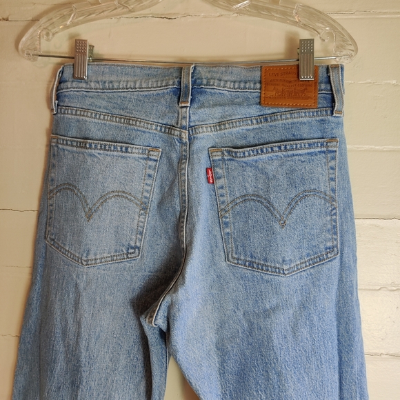 Levi's Wedgie Straight Crop Jeans - Picture 8 of 11